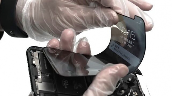 Chiếc iPhone màn hình gập đầu tiên thế giới được chế tạo như thế nào?