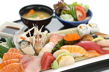 Những loại vi khuẩn có thể gây bệnh tiềm ẩn trong món sashimi