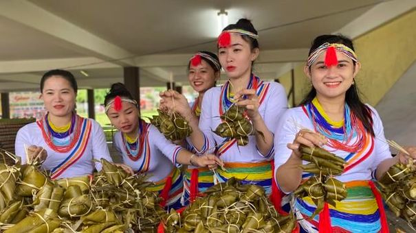 Độc đáo Tết Ngã rạ của người Cor ở Quảng Ngãi