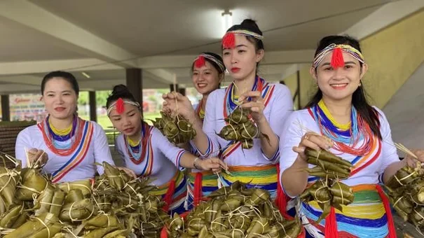 Độc đáo Tết Ngã rạ của người Cor ở Quảng Ngãi