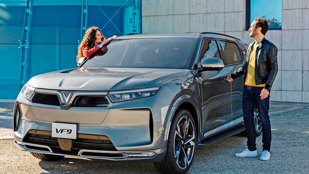 Vinfast nhận đơn hàng bán hơn 2.500 xe VF 8 và VF 9 cho Autonomy