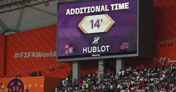 Vì sao 4 trận đầu World Cup 2022 bù giờ lâu như vậy?