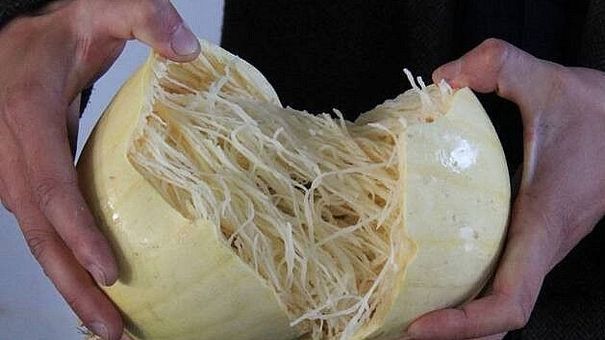 Giống bí độc lạ chứa đầy mỳ sợi ngon mê mẩn, giá 100.000 đồng/quả