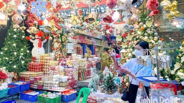 Phố Hàng Mã nhộn nhịp trước thềm Giáng sinh