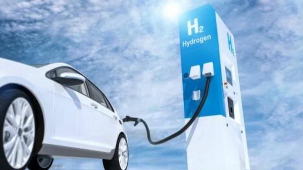 Phát triển xe điện đi được 2.000 km mỗi lần nạp đầy