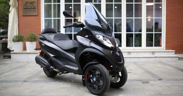 5 xe tay ga trên 300 phân khối chính hãng tại Việt Nam: Toàn giá trăm triệu, đồ chơi của nhà giàu