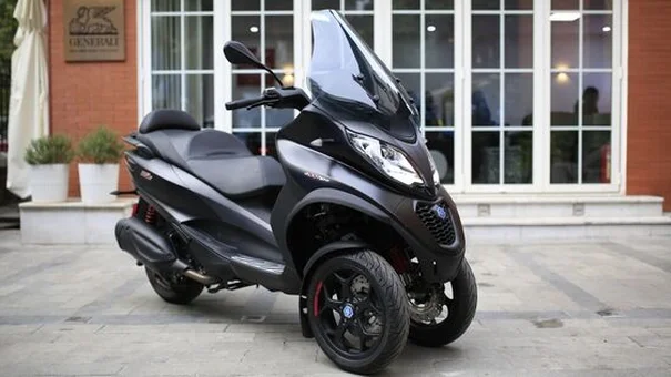 5 xe tay ga trên 300 phân khối chính hãng tại Việt Nam: Toàn giá trăm triệu, đồ chơi của nhà giàu