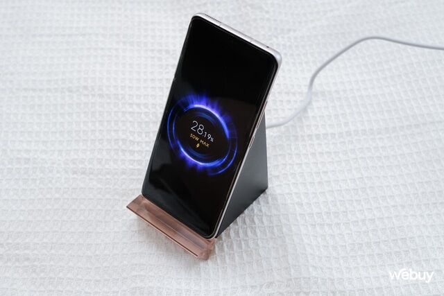 Đây là sạc không dây 100W của Xiaomi: Mua một được ba, giá chưa tới 1 triệu đồng