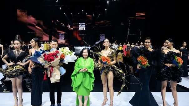NTK Hoàng Minh Hà được lựa chọn “ mở màn” cho Aquafina Vietnam International Fashion Week Thu Đông 2022