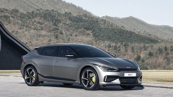 Lên lịch ra mắt Carens nhưng Kia lại lỡ hẹn bán những mẫu xe 'bom tấn' này tới khách Việt