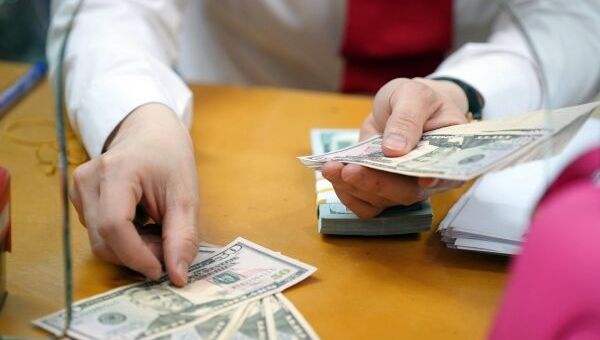 Tỷ giá USD hôm nay 2/12: Đô la Mỹ chìm trong sắc đỏ