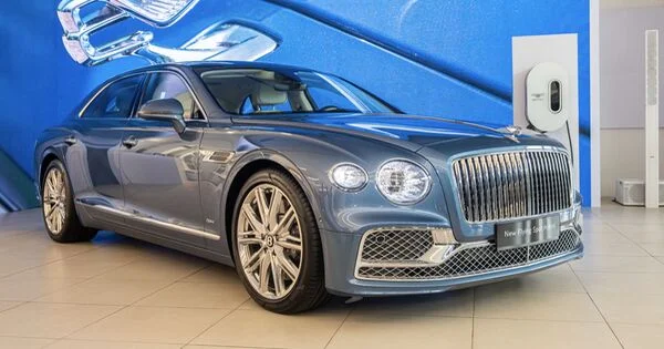 Loạt mẫu xe mới ra mắt Việt Nam tháng 11: Giá từ vài trăm triệu đến hàng chục tỉ đồng