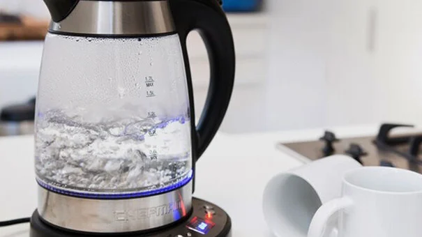 Dùng ấm siêu tốc đun nước cần đặc biệt lưu ý kẻo gây hại cả gia đình