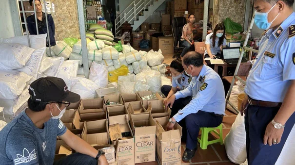 Phát hiện hàng nghìn sản phẩm dầu gội có dấu hiệu là hàng nhái tại Cà Mau