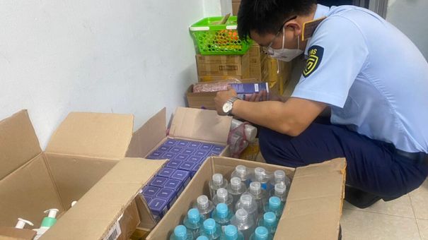 Phát hiện cơ sở kinh doanh mỹ phẩm có dấu hiệu nhập lậu tại Đắk Lắk