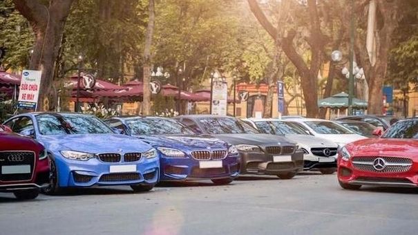 Phó Thủ tướng yêu cầu xác minh thông tin “ bất thường đường dây nhập siêu xe biếu tặng”