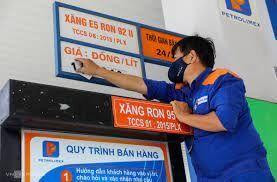 Giá xăng dầu sẽ tăng trong ngày mai ?