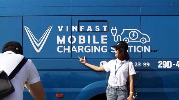 VinFast dùng pin VF 9 để triển khai dịch vụ cứu hộ pin khẩn cấp cho VF e34