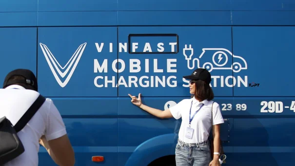 VinFast dùng pin VF 9 để triển khai dịch vụ cứu hộ pin khẩn cấp cho VF e34