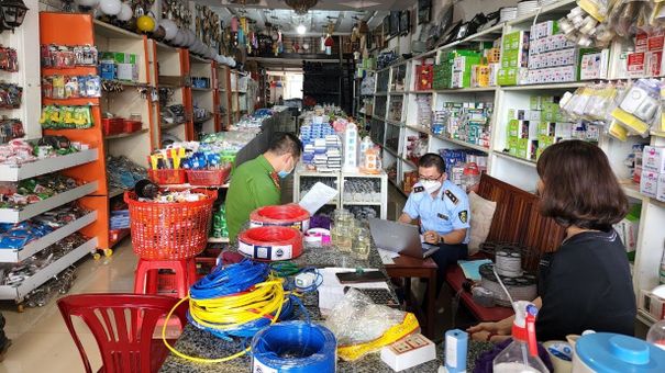 Gia Lai: Xử phạt 21.000.000 đồng một cơ sở kinh doanh hàng hóa nhập lậu