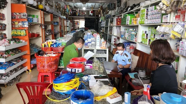 Gia Lai: Xử phạt 21.000.000 đồng một cơ sở kinh doanh hàng hóa nhập lậu