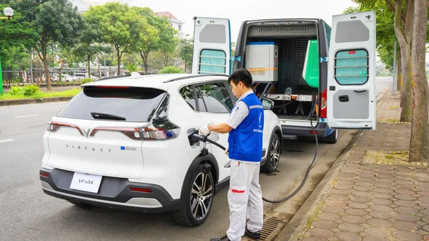 VinFast cứu hộ ô tô điện với giá 300.000 đồng mỗi lần