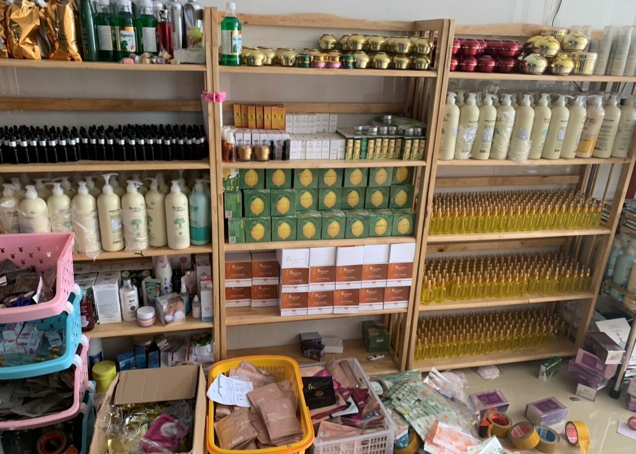 Phát hiện trên 2.000 mỹ phẩm và kit test nhanh Covid-19 nhập lậu, vi phạm về nhãn tại Vĩnh Long