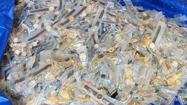 Tiêu hủy trên 10 tấn hàng hoá giả mạo nhãn hiệu nổi tiếng tại Kiên Giang