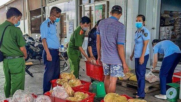 Phát hiện cơ sở kinh doanh thực phẩm đông lạnh không rõ nguồn gốc tại Cần Thơ