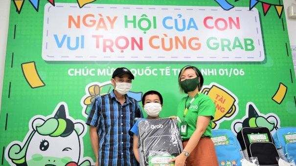 Grab trao 2.400 phần quà cho con em đối tác nhân dịp Quốc tế Thiếu nhi