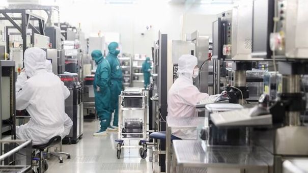 Giữa làn sóng thất nghiệp, sinh viên ngành này vẫn 'đắt như tôm tươi', doanh nghiệp xếp hàng dài chờ xin tuyển dụng