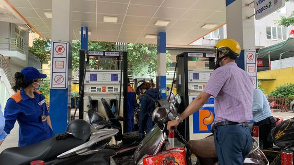 Giá xăng dầu tăng tới hơn 2.600 đồng/lít, đắt đỏ chưa từng có