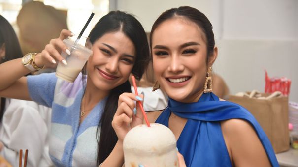 Top 10 Miss Grand Thái Lan thích thú khi thưởng thức phở tại Việt Nam
