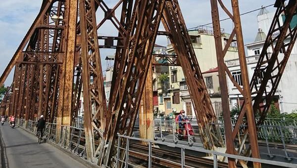 Cầu Long Biên vẫn là cầu đẹp nhất, cần sớm sơn bảo dưỡng