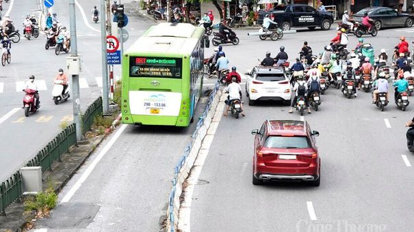 Buýt nhanh hơn 1000 tỷ thành nguyên nhân ùn tắc, trách nhiệm thuộc về ai?