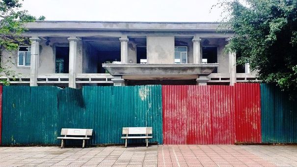 Trường học nhếch nhác, ngổn ngang vì tiến độ 'rùa bò'