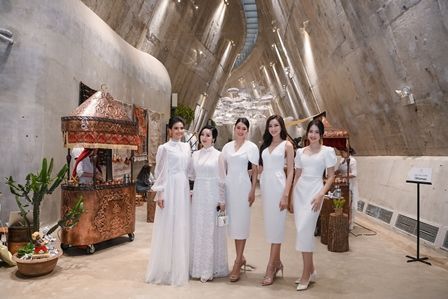 Các người đẹp Việt trải nghiệm cà phê Thiền trong 24h