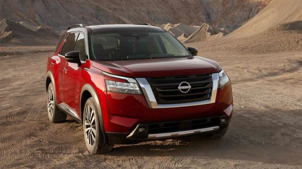 Hơn 300.000 xe SUV Pathfinder bị triệu hồi vì vấn đề ở mui xe