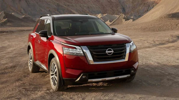 Hơn 300.000 xe SUV Pathfinder bị triệu hồi vì vấn đề ở mui xe