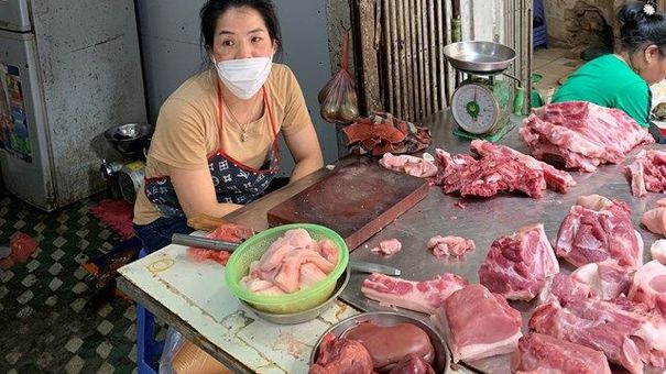Người dân chật vật thời 'bão giá'