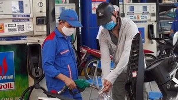 Sau 7 lần tăng liên tiếp, giá xăng giảm nhẹ từ chiều nay