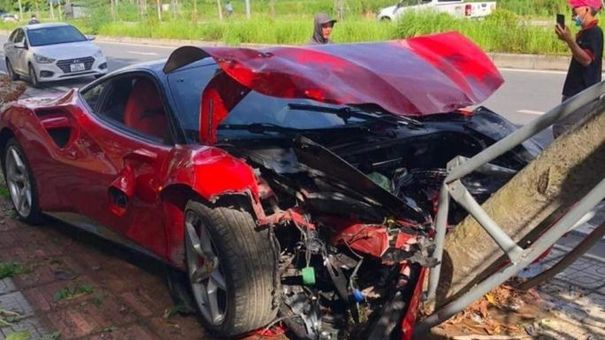 Vụ siêu xe Ferrari 488 bị tai nạn: Ai phải bồi thường?
