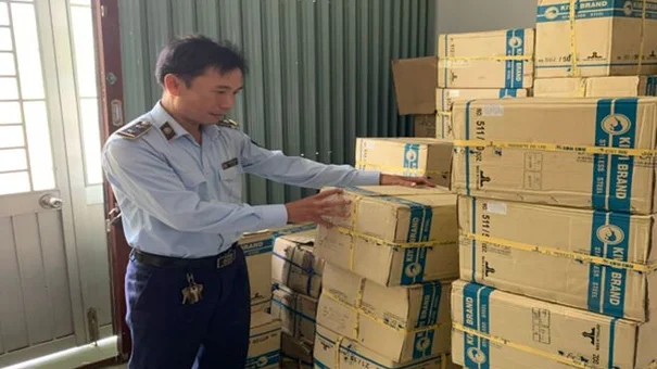Thu giữ gần 24.000 chiếc dao nhãn hiệu Kiwi Thái Lan nhập lậu