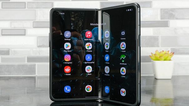 Tại sao Samsung cần Apple sản xuất điện thoại gập?