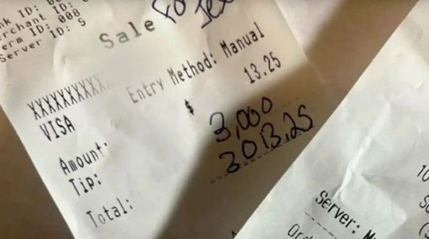 Nữ phục vụ ở Mỹ được khách hàng tip 3.000 USD