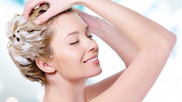 Thành phần độc hại tiềm ẩn trong dầu gội đầu nên biết để tránh mua