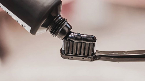 Cách sử dụng kem đánh răng than hoạt tính an toàn giúp bảo vệ sức khỏe răng miệng