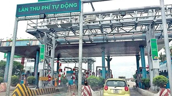Những điều người đi ô tô cần lưu ý khi làm thẻ thu phí tự động ETC để tránh bị phạt sau 1/8