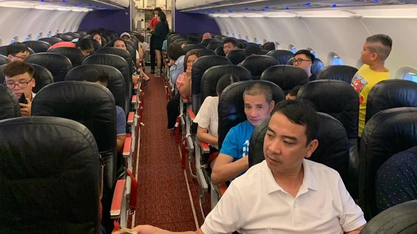 Bay đến sân bay Nội Bài, hành khách phải hạ cánh xuống sân bay Cát Bi