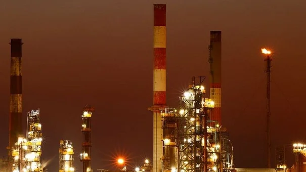 Giá xăng dầu hôm nay 4/7: Giảm nhẹ do G7 áp trần giá dầu Nga